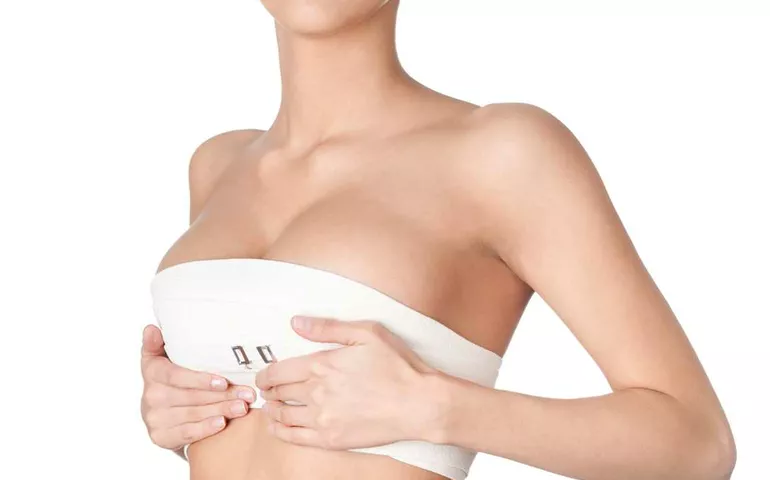 Коли потрібна мастопексія: як розпізнати обвислі груди
